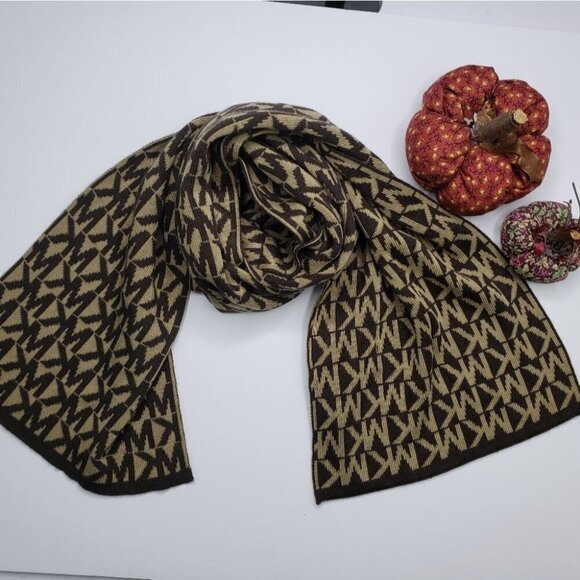 Michael Kors Scarf - Picture 3 of 4